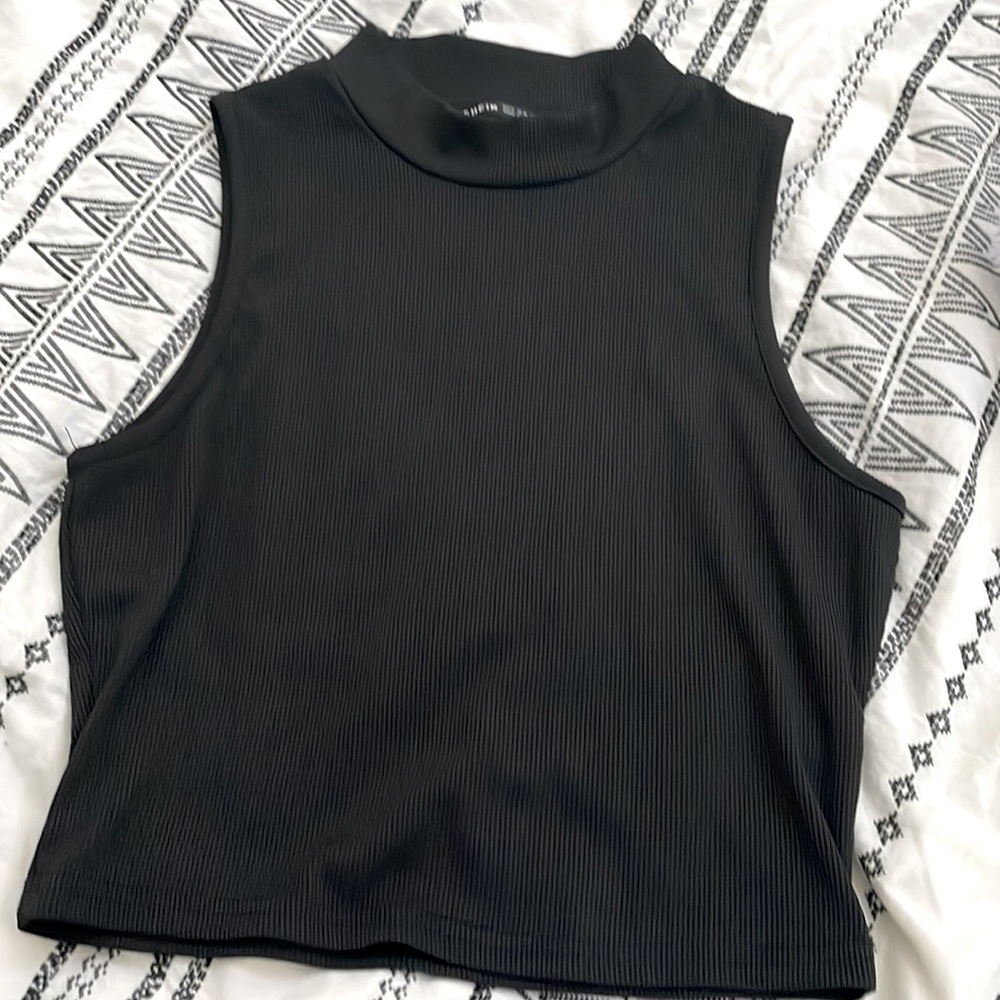 This is a black tank top from SHEIN!:) It is a size M, and it is stretchy!:)